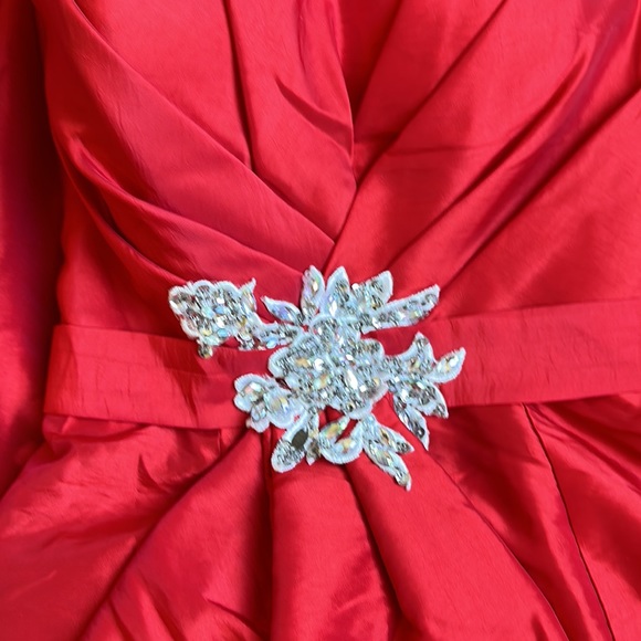 Bright red - Picture 7 of 8